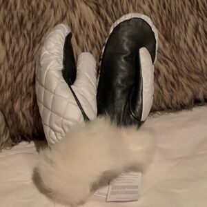 UGG®
Quilted All Weather
Genuine
Shearling Trim
Mittens L/XL